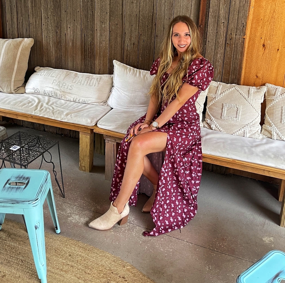 Meet your Posher, Dina